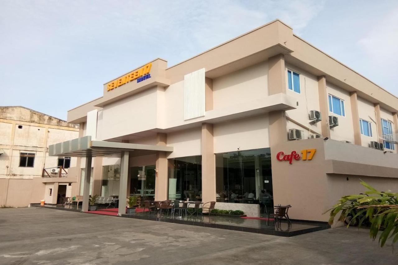 Seventeen Hotel Banda Aceh Exterior photo