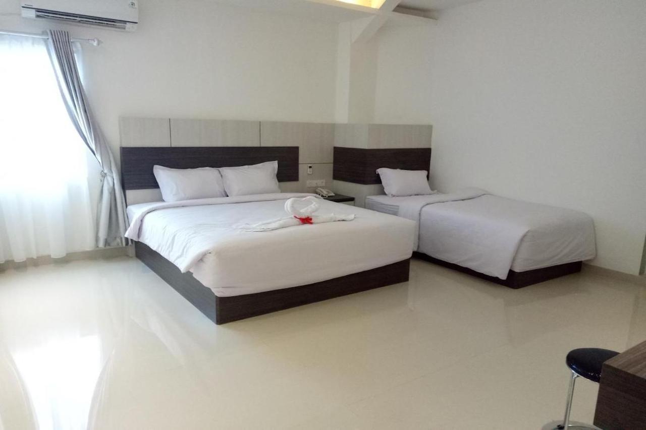 Seventeen Hotel Banda Aceh Exterior photo