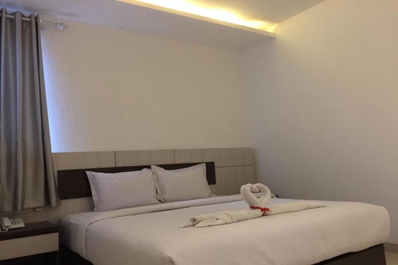 Seventeen Hotel Banda Aceh Exterior photo
