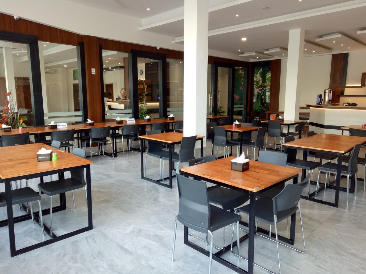 Seventeen Hotel Banda Aceh Exterior photo
