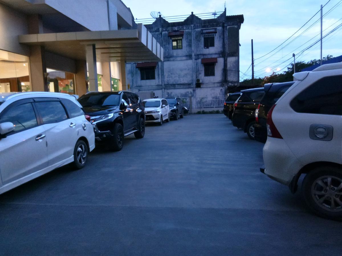 Seventeen Hotel Banda Aceh Exterior photo