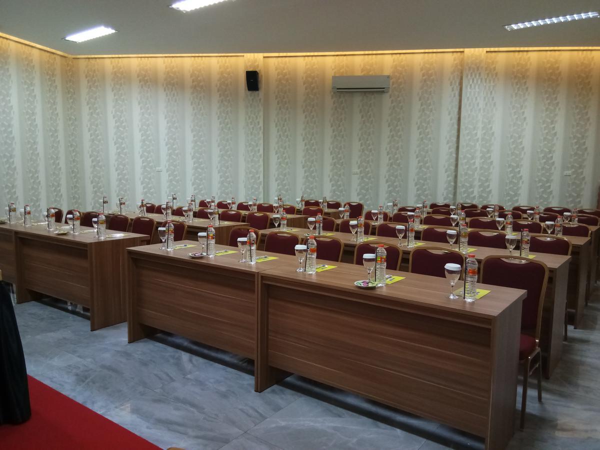 Seventeen Hotel Banda Aceh Exterior photo